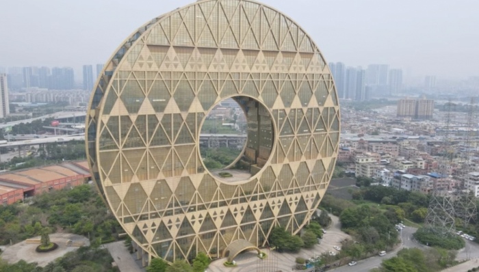 广州“铜钱大厦”降价近1.4亿元二拍，曾被戏称为“最丑建筑”