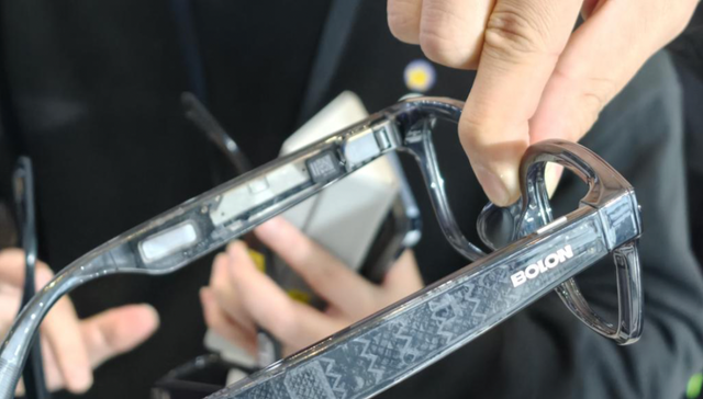 国产AI眼镜，首先输在哪里？