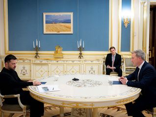 泽连斯基与美方讨论新和平方案，“28点”计划要求乌克兰承诺不加入北约