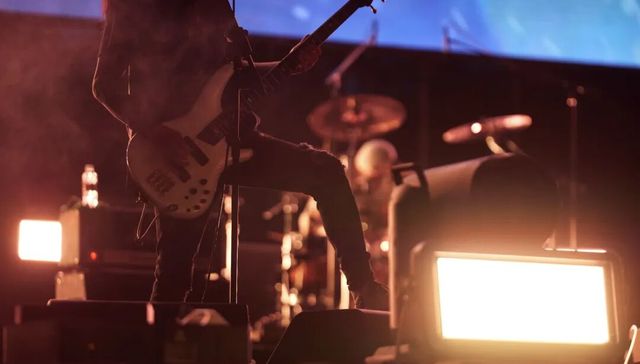 两极分化，音乐节在县城“野性重生”