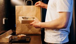 外卖带不动电商，京东没包成饺子