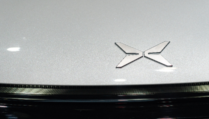 小鹏客服回应“顾客破坏玻璃门事件”：涉事员工已被严肃处理