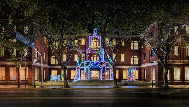 Massimo Dutti开启“万物有序”限时体验店，爱马仕发布冬季主题橱窗《冬日暖焰》｜是日美好事物