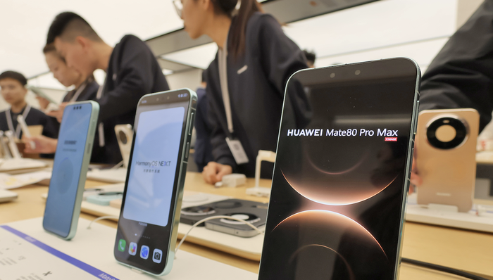 起售价4699元、支持无网应急通信，华为Mate 80系列正式发布