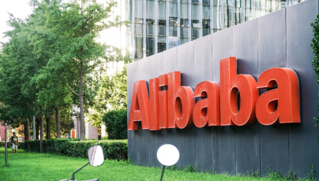 因对淘宝闪购和AI大幅投入，阿里单季经营利润同比降85%