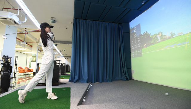 高尔夫，室内高尔夫，高端消费，Z世代