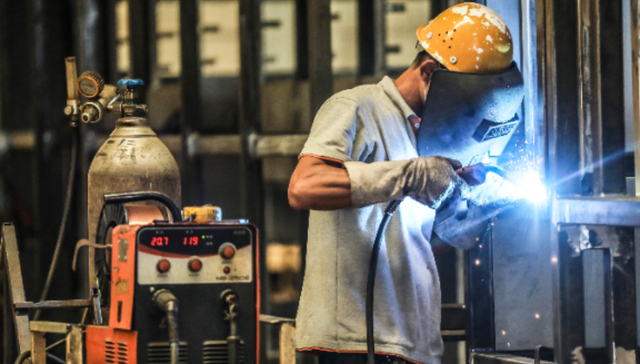 China factory downturn eases in November on policy lift, PMI at 49.2