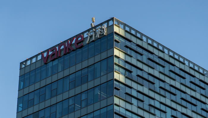 万科所持5.7亿股权被冻结，2只境内债券跌超30%被临时停牌