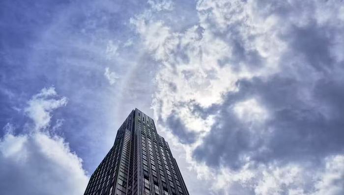 传郑裕彤家族计划出售瑰丽酒店部分资产，知情人士称“目前均正常运营”