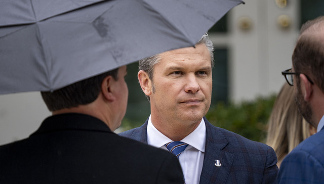 “杀光所有人”，美国高层缉毒指令遭战争罪指控