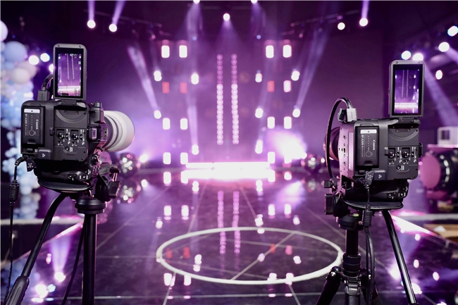 佳能“佳直播”携手时拍传媒，开启明星感团播时代