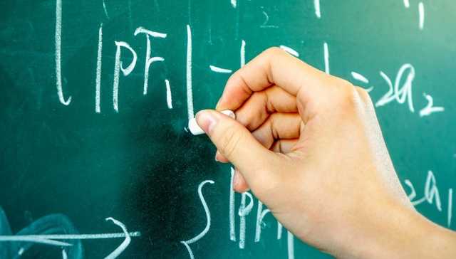 地方新闻精选 | 四川鼓励教师实行“弹性上下班制” 西安警方返还近40万电诈被骗资金