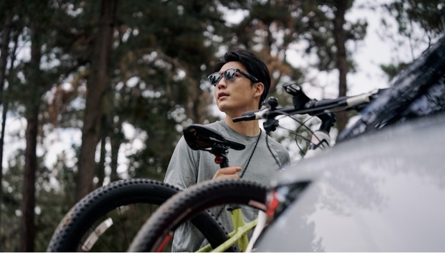 闪电快讯 ｜ 理想第一款人工智能硬件：AI眼镜 Livis 起售价1999元