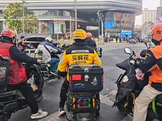外卖新规聚焦“幽灵外卖”“爆单”等问题，淘宝闪购、美团、京东回应