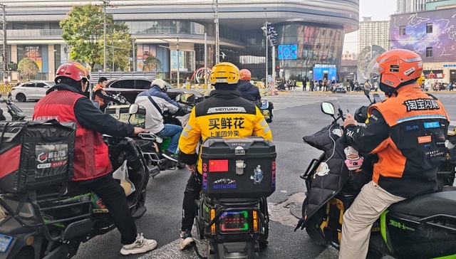 外卖新规聚焦“幽灵外卖”“爆单”等问题，淘宝闪购、美团、京东回应
