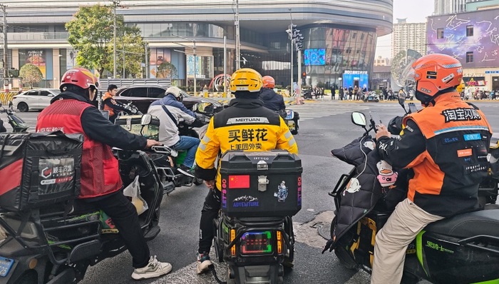外卖新规聚焦“幽灵外卖”“爆单”等问题，淘宝闪购、美团、京东回应