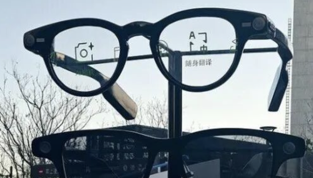 AI眼镜厂商，正在集体拒交“智商税”
