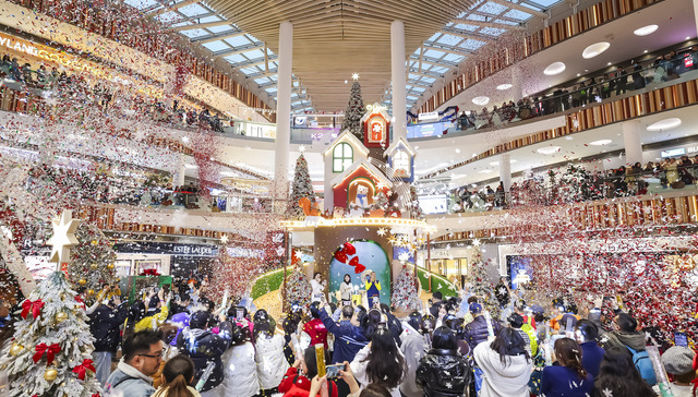 上海恒隆广场举办年度盛典，北京荟聚“森光绮遇季”温暖启幕 | 一周有品指南