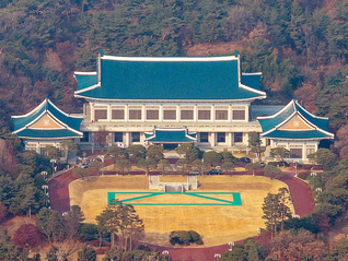 “紧急戒严”事件一年后，韩国政坛有哪些变与不变？