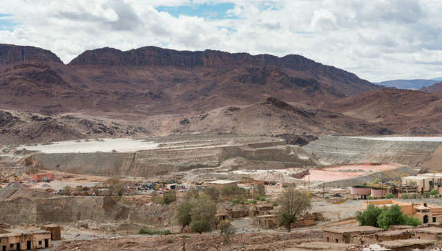 刚果(金)的钴出口仍未启运，钴价已飙涨超150%