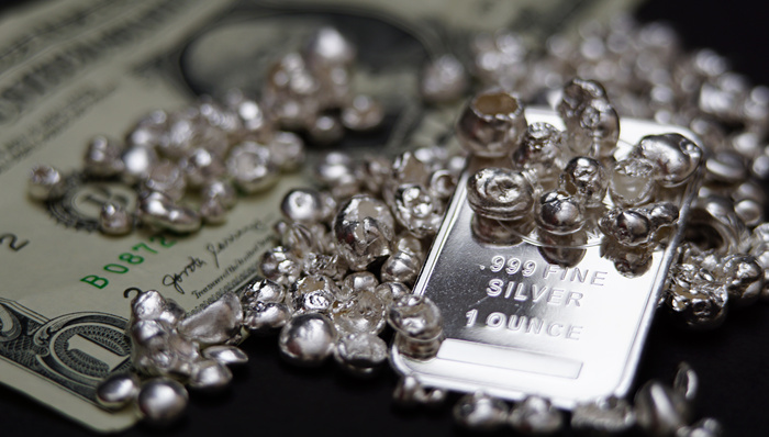 狂飙110%，白银价格涨幅为何跑赢黄金？