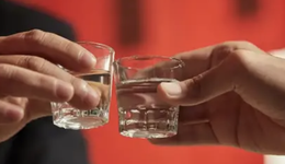 入局酒便利，840亿手机巨头再次出手