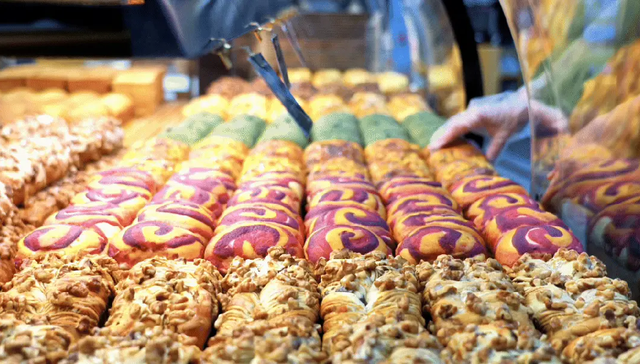 大家排队买的面包店，一年倒了8万家