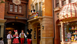 IP联名卖爆，年入620亿美元，迪士尼要小心中国学徒？