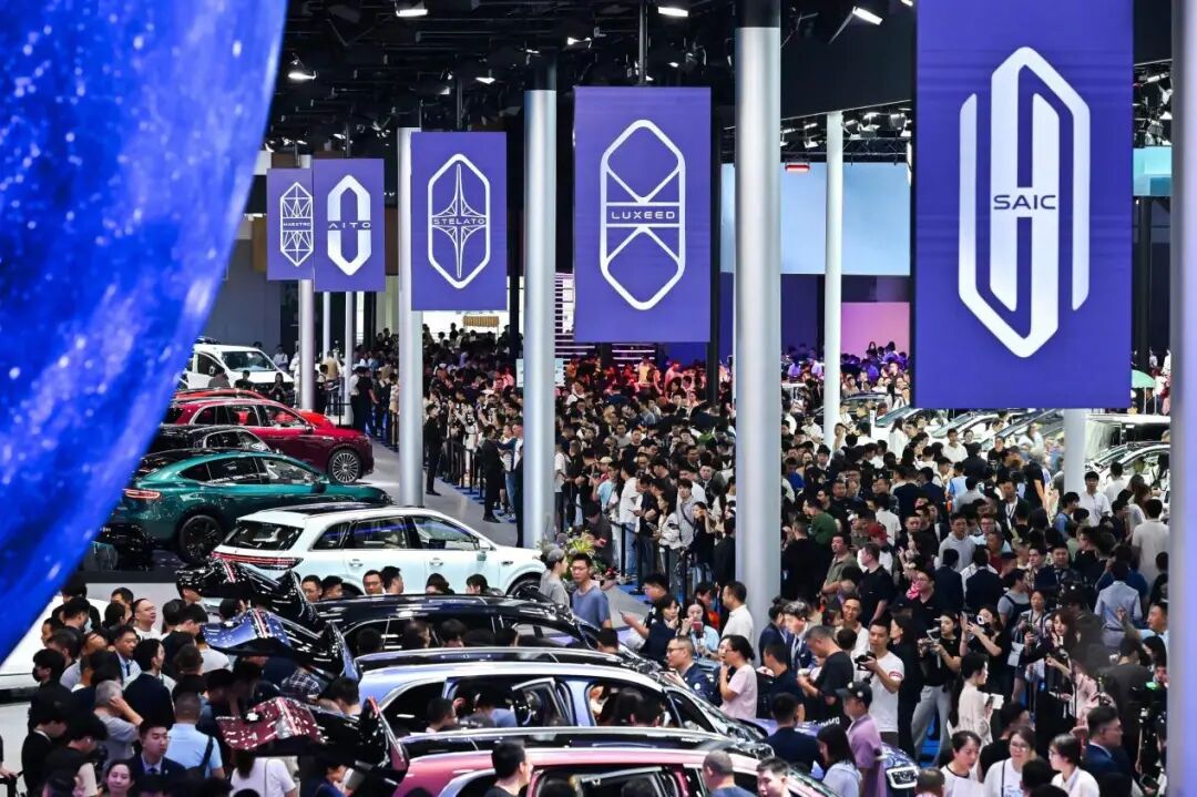 003jcQnSgy1i4vwgn46xfj62801hak8602