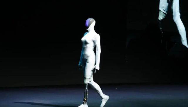 芯片、机器人、AI眼镜，造车新势力要讲新故事 | 电厂