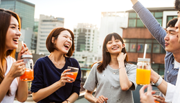 一口16元，“黄金液体”被年轻人抢断货，销量暴涨14倍