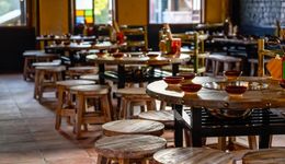 商场餐饮“排队王”，扎堆去新疆捞金