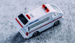 地方新闻精选 | “天价救护车”涉事医院被罚没8.7万 杭州一外卖员抓获抢夺珠宝店嫌犯