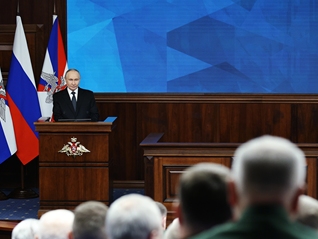 美国威胁进一步制裁后，普京仍坚持对乌东领土的主张