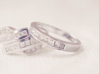 铂金年内涨幅近90%超越黄金，首饰价格破800元/克关口