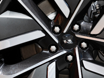 增長神話暫停，理想“尖子生”光環(huán)失效？