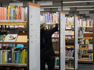 人在复杂现实中，是否仍能保持判断与诚实？｜一周新书推荐