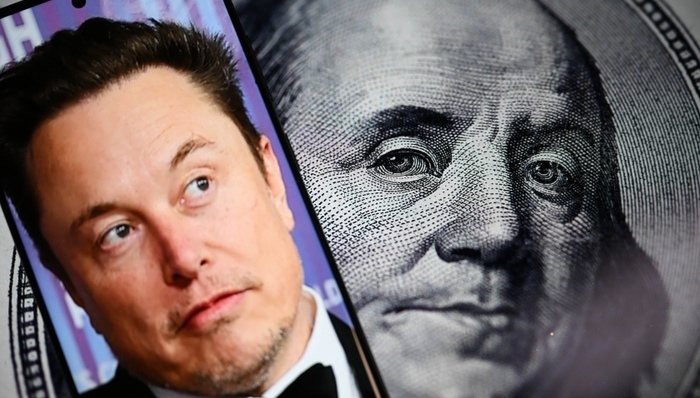 马斯克成为史上首位身家超7000亿美元富豪，千亿美元薪酬方案获恢复