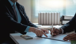 小崧股份控制权仓促转让，接盘方与上市公司关系密切