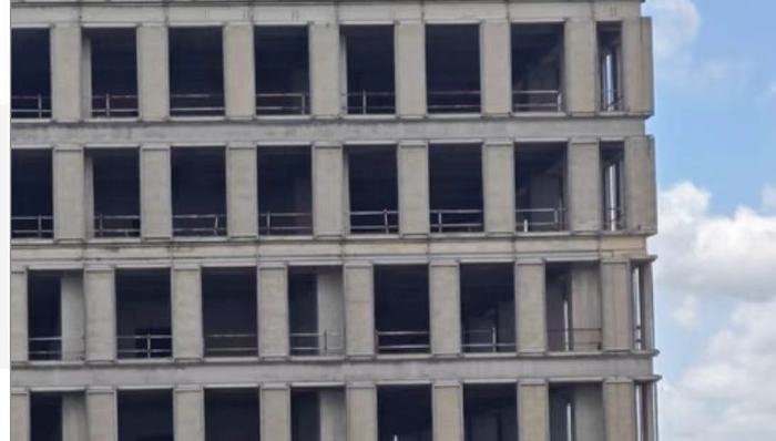 打五六折甩卖仍无人问津，富力奉贤万达广场二次流拍