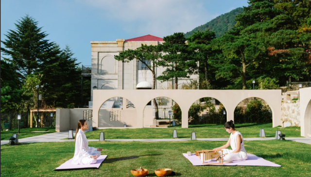 跳出内卷怪圈，华住瞄准新消费高端局