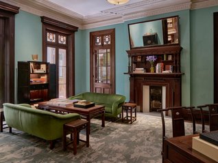 “迷上Prada荣宅”上新冬季菜单，带来节日特别装置的沉浸式体验 | 美味上新