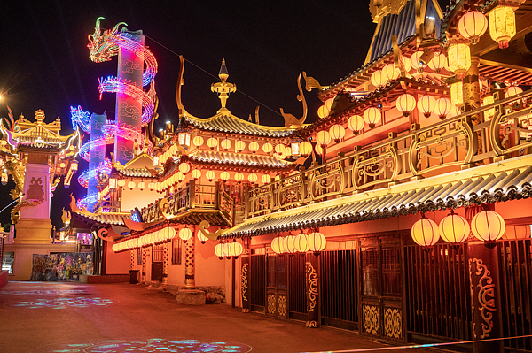 万岁山武侠城回应月薪9000元招500名演员：可持续报名，招满为止