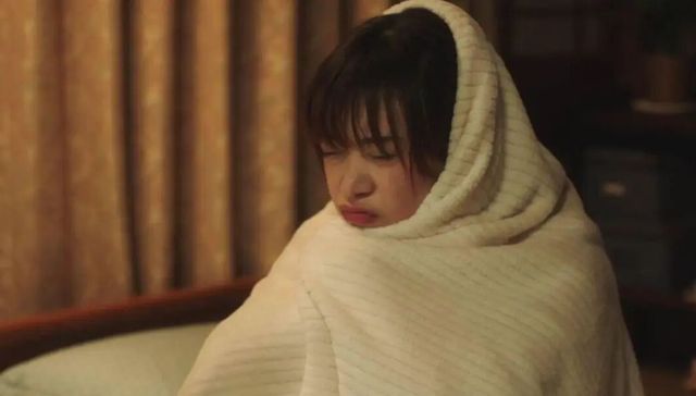 北电演员，拧巴的享受拍短剧