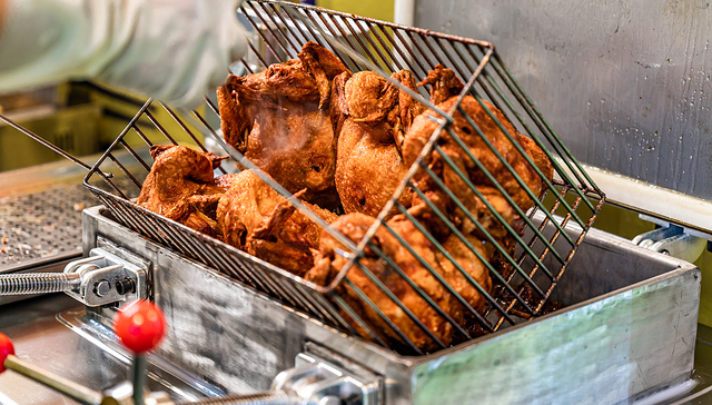 烤鸡里加了肉宝王，应不应该让消费者知道？