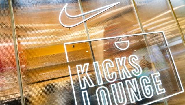 大涨超4%！苹果CEO库克首次自掏腰包购买耐克股票