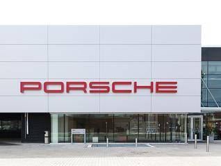 郑州中原保时捷中心疑连夜闭店 “跑路”，官方专班已介入调查