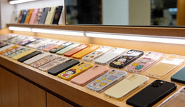 5000元手机壳走红，年轻人为啥迷上“天价社交货币”？