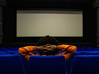 动画称王、短剧向精、好莱坞重整河山 | 2025文娱产业盘点