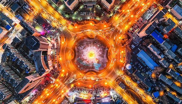 Ten chief economists see China growth holding near 5% in 2026